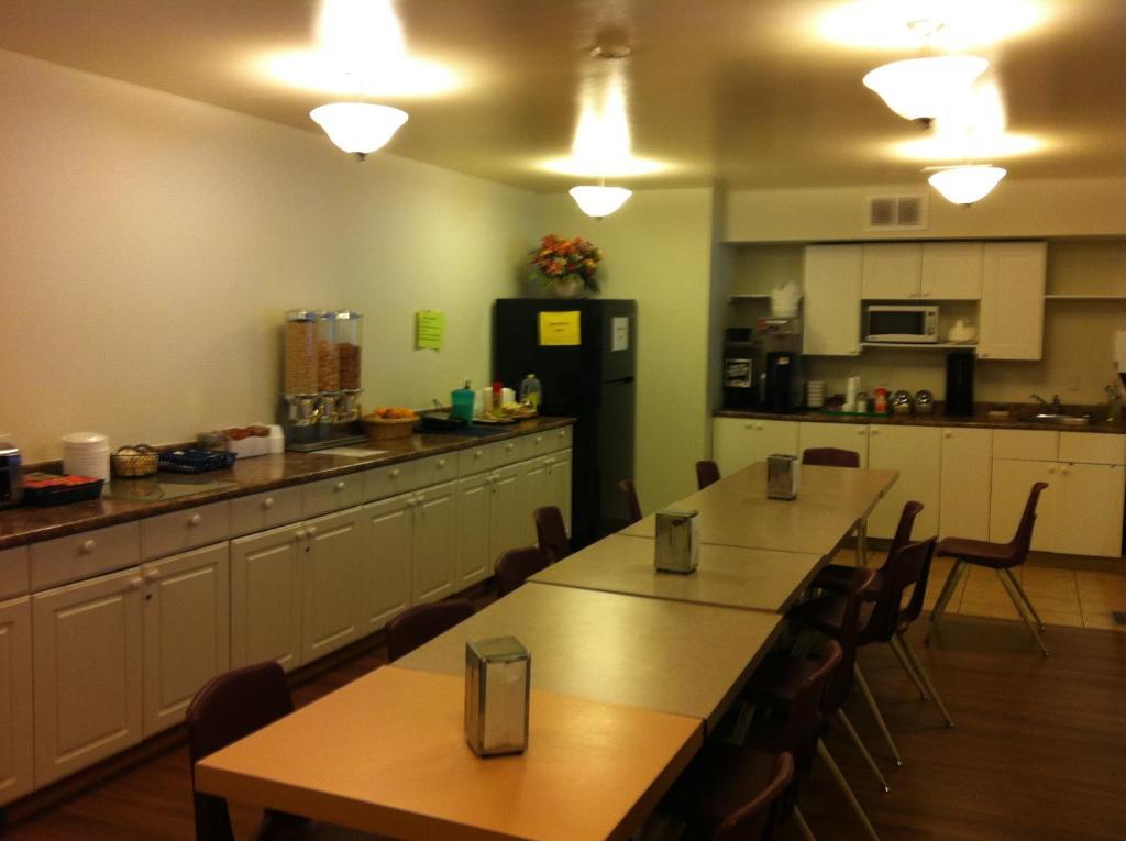 Redwood Motor Inn Brandon Ngoại thất bức ảnh