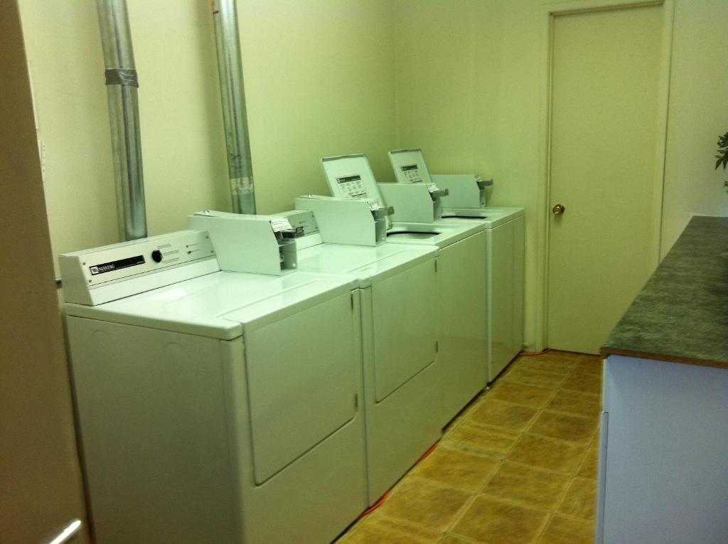 Redwood Motor Inn Brandon Ngoại thất bức ảnh