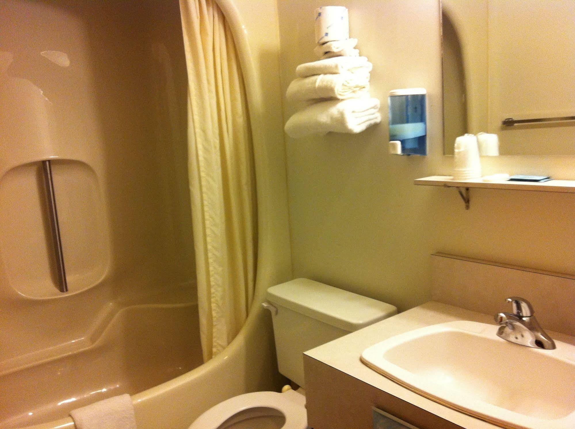 Redwood Motor Inn Brandon Ngoại thất bức ảnh